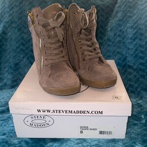 Steve Madden Aura Taupe Suede Lace-Up Gold Zipper Sneaker Boot Wedges - 8